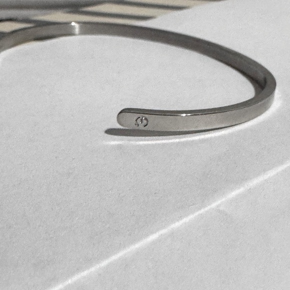 ✨ Mantra Brand Silver Inspirational Bracelet - Empowerment for Everyday ✨ - Picture 3 of 12